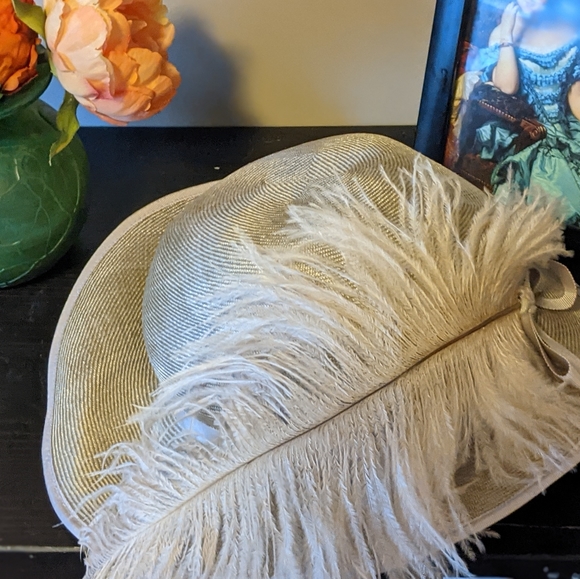 1980s Tan Hat with Large Pink Feather (vintage) - Picture 2 of 2